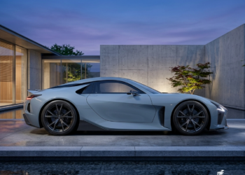 New Lexus LFA side profile showing the 47-inch roofline, illustration based on the official concept