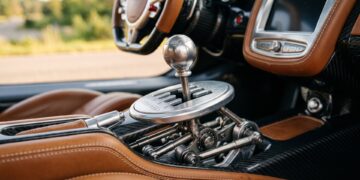 Gated manual shifter with exposed linkage in a modern hypercar interior, the signature of the analog comeback