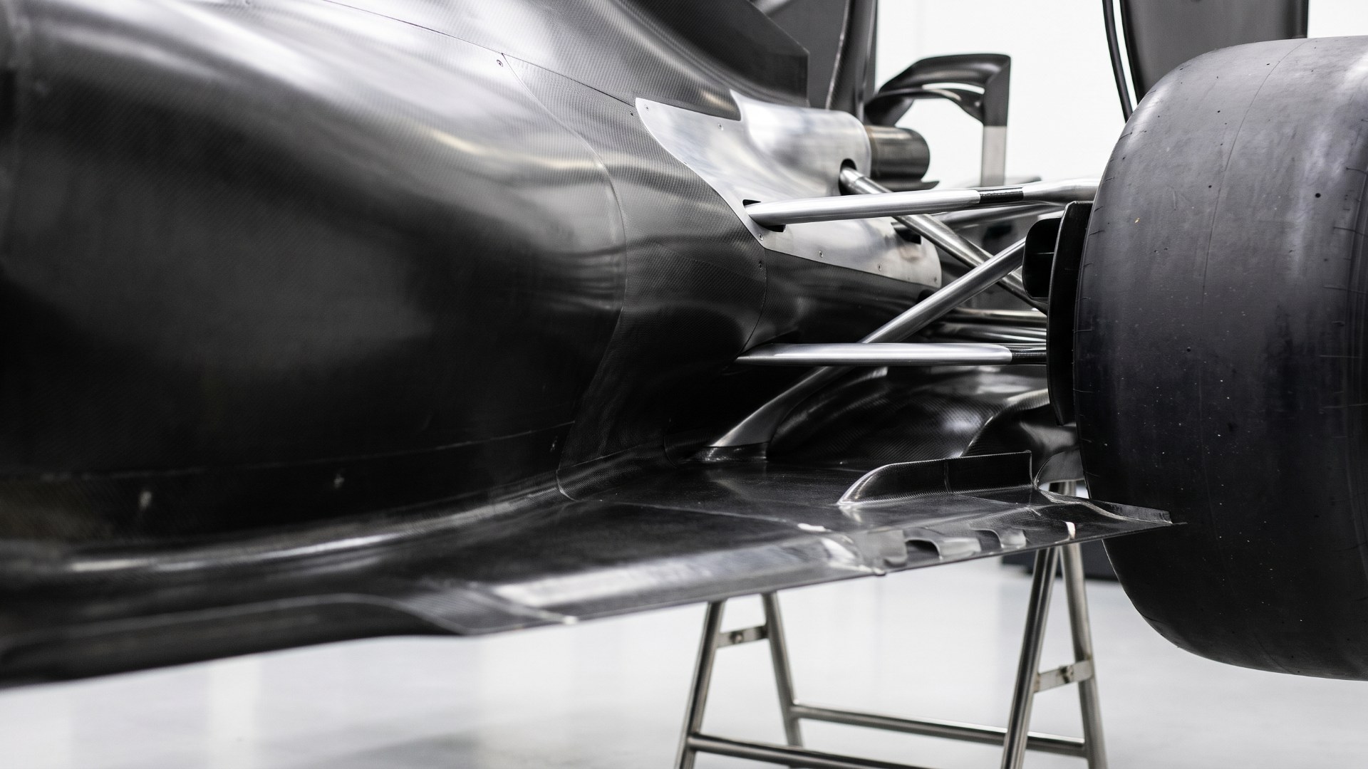 Illustration of the carbon floor edge, diffuser tunnels and rear suspension of a generic Formula One car on stands