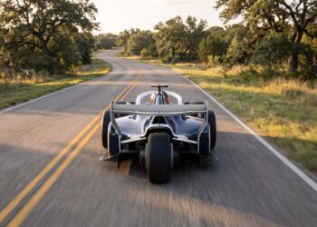 Illustration of a navy blue RYN FP3 on a two-lane road, seen from behind with its single rear wheel visible